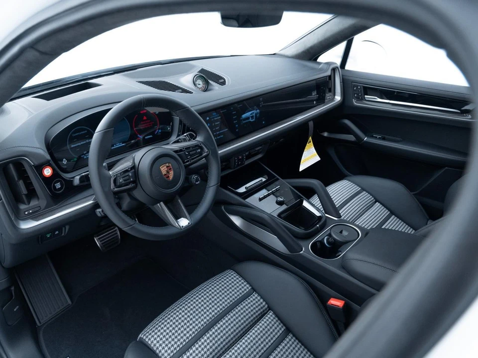 2026 Porsche 9Y0/9Y3 Cayenne GTS - Image 4 of 31