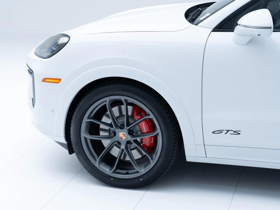 2026 Porsche 9Y0/9Y3 Cayenne GTS - Image 11 of 31