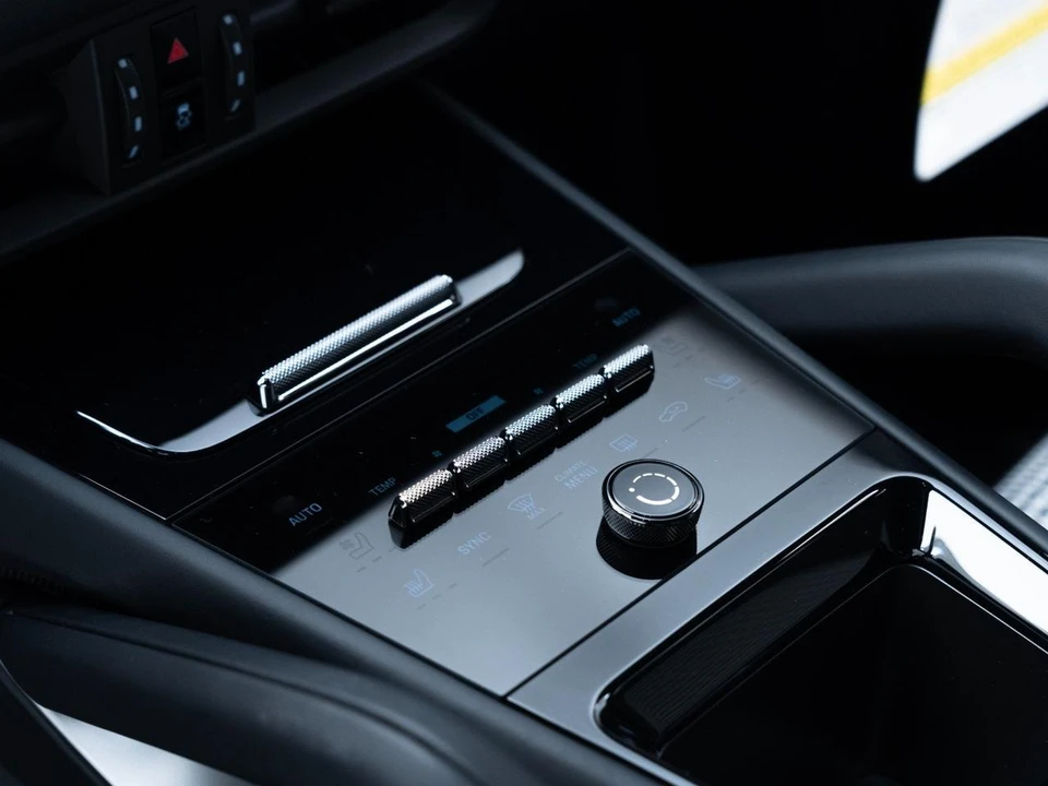 2026 Porsche 9Y0/9Y3 Cayenne GTS - Image 27 of 31