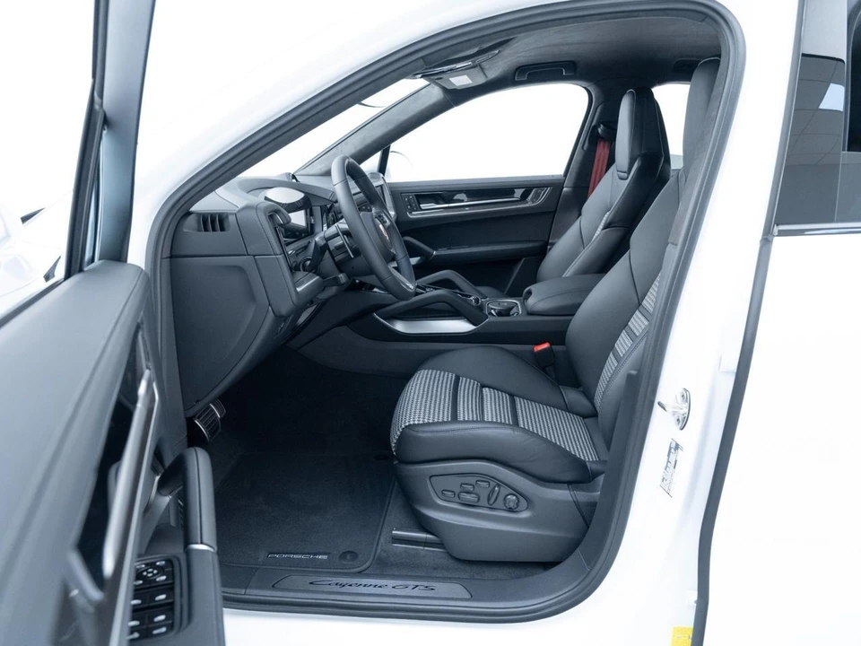2026 Porsche 9Y0/9Y3 Cayenne GTS - Image 19 of 31