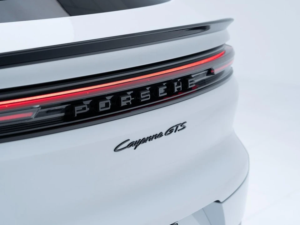2026 Porsche 9Y0/9Y3 Cayenne GTS - Image 14 of 31