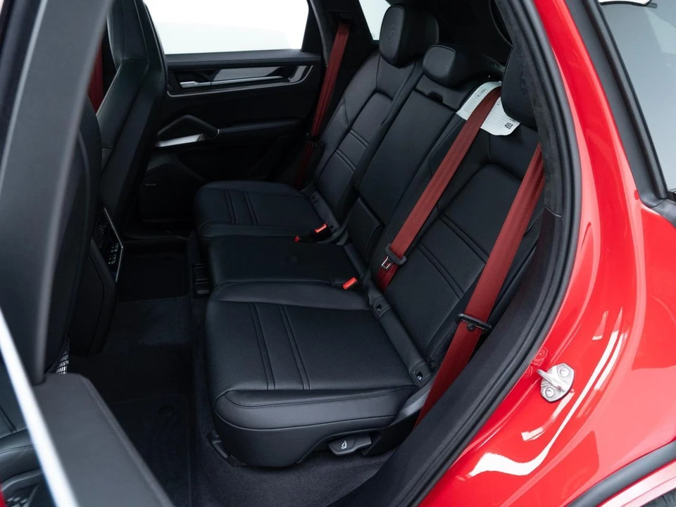 2026 Porsche 9Y0/9Y3 Cayenne GTS - Image 27 of 31