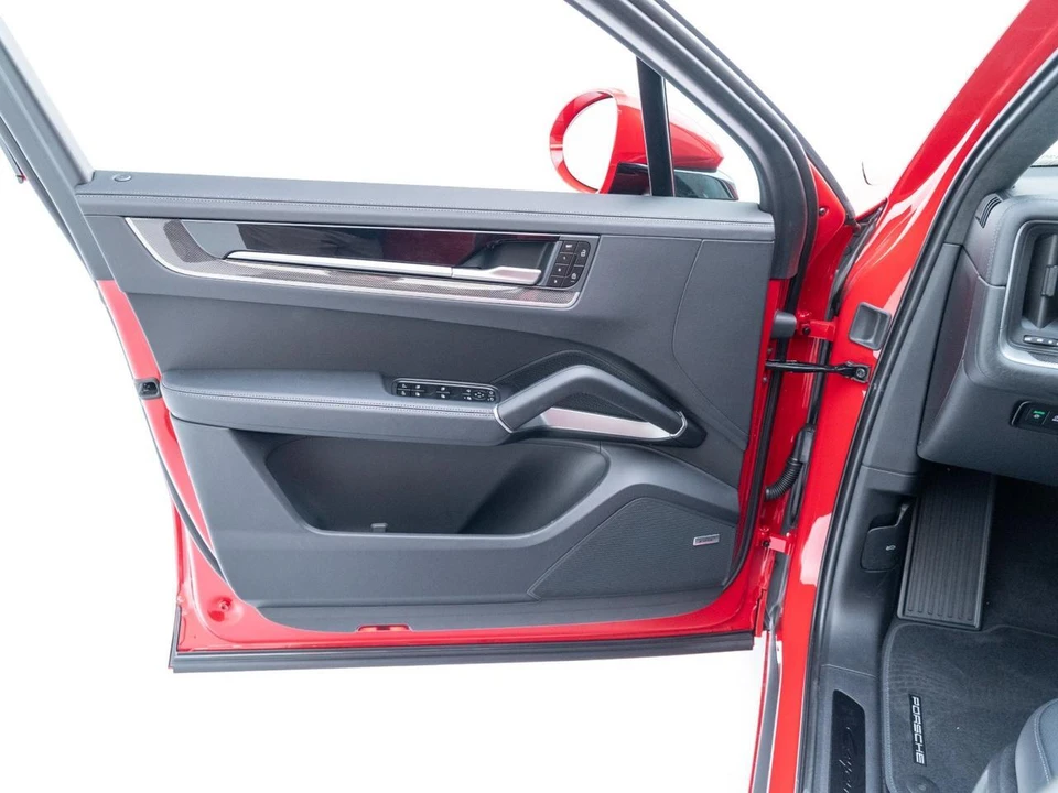 2026 Porsche 9Y0/9Y3 Cayenne GTS - Image 18 of 31