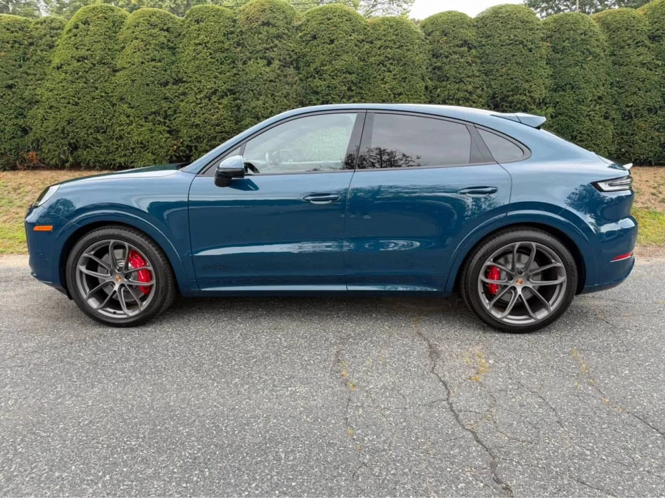 2026 Porsche 9Y0/9Y3 Cayenne GTS - Image 2 of 4