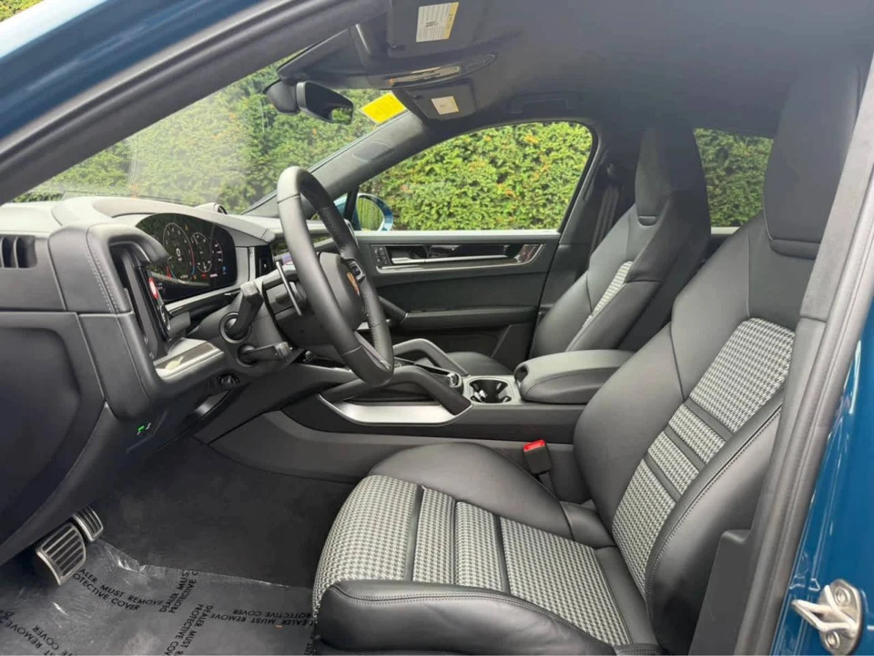 2026 Porsche 9Y0/9Y3 Cayenne GTS - Image 4 of 4