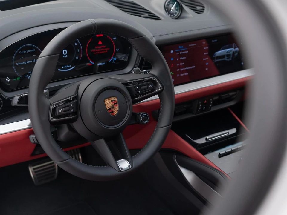 2026 Porsche 9Y0/9Y3 Cayenne GTS - Image 20 of 31