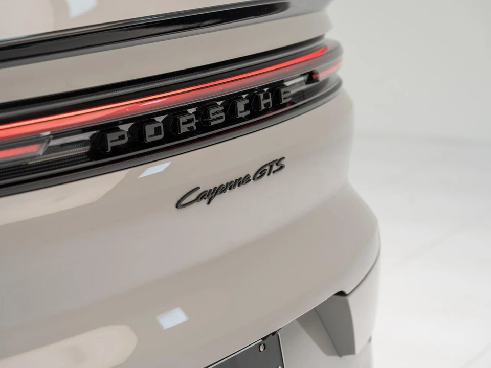 2026 Porsche 9Y0/9Y3 Cayenne GTS - Image 14 of 31