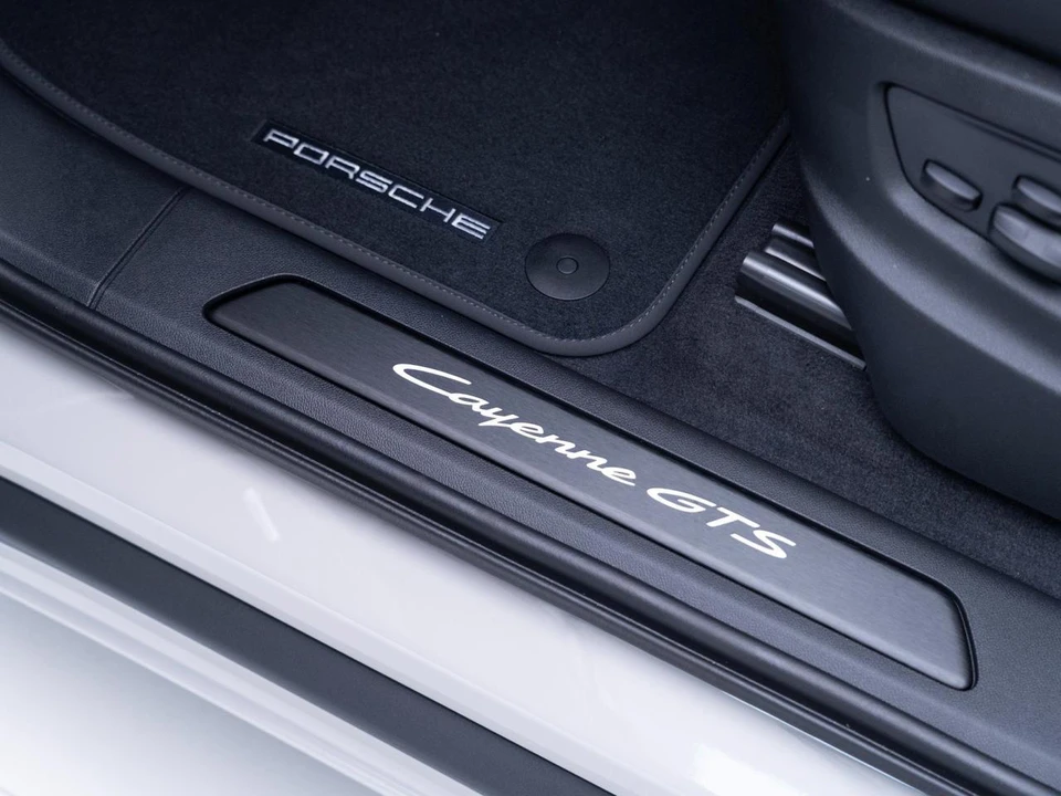 2026 Porsche 9Y0/9Y3 Cayenne GTS - Image 15 of 31