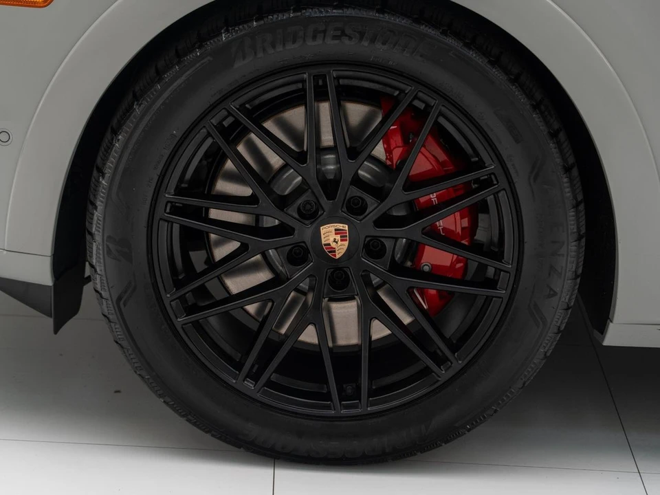 2026 Porsche 9Y0/9Y3 Cayenne GTS - Image 12 of 31