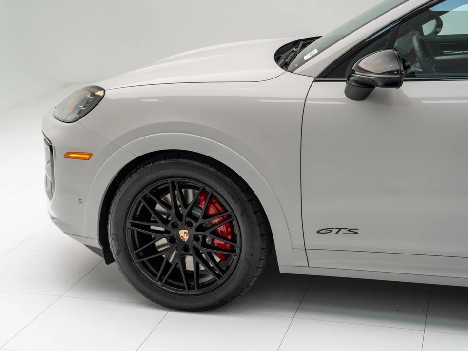 2026 Porsche 9Y0/9Y3 Cayenne GTS - Image 11 of 31