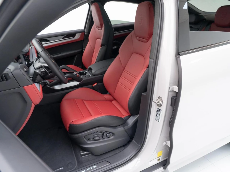 2026 Porsche 9Y0/9Y3 Cayenne GTS - Image 5 of 31