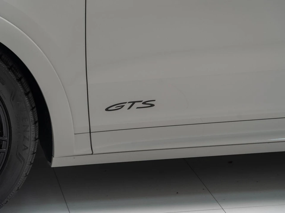 2026 Porsche 9Y0/9Y3 Cayenne GTS - Image 13 of 31