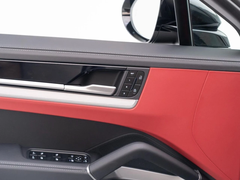 2026 Porsche 9Y0/9Y3 Cayenne GTS - Image 22 of 31