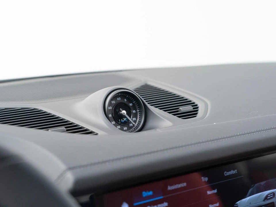 2026 Porsche 9Y0/9Y3 Cayenne GTS - Image 25 of 31