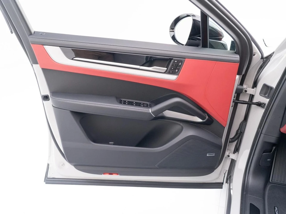 2026 Porsche 9Y0/9Y3 Cayenne GTS - Image 21 of 31