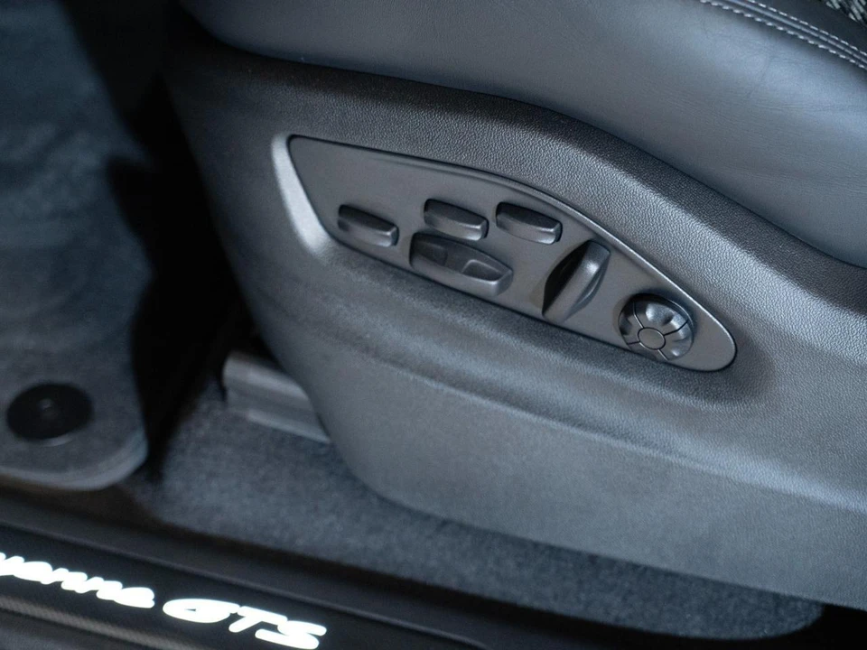 2026 Porsche 9Y0/9Y3 Cayenne GTS - Image 13 of 29