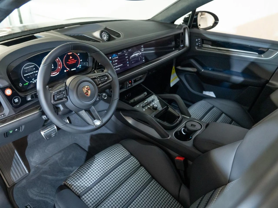 2026 Porsche 9Y0/9Y3 Cayenne GTS - Image 4 of 29