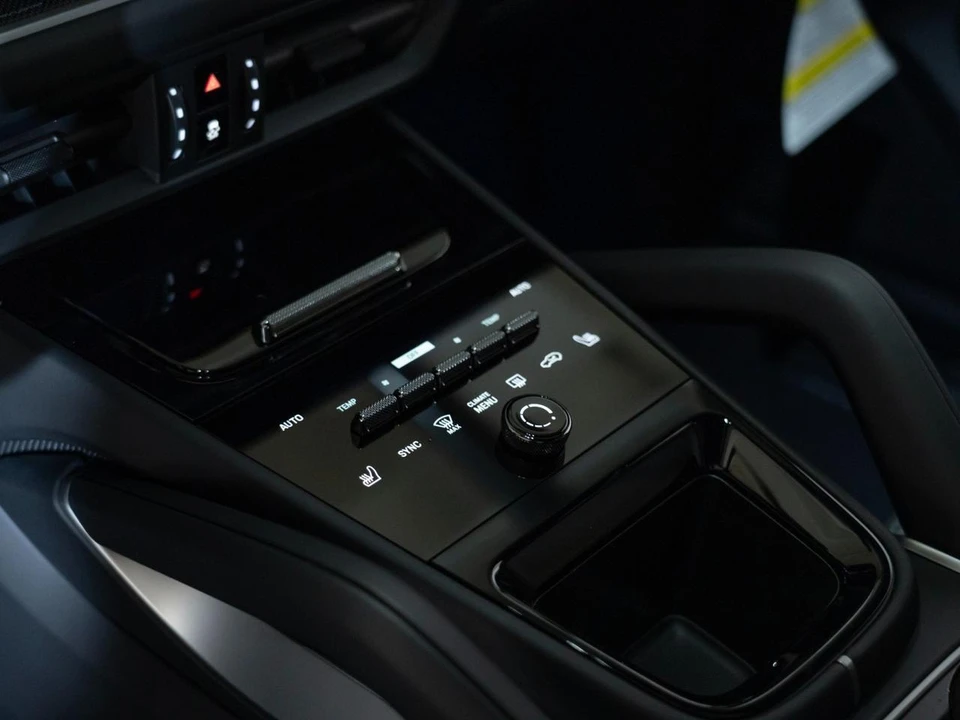 2026 Porsche 9Y0/9Y3 Cayenne GTS - Image 21 of 29