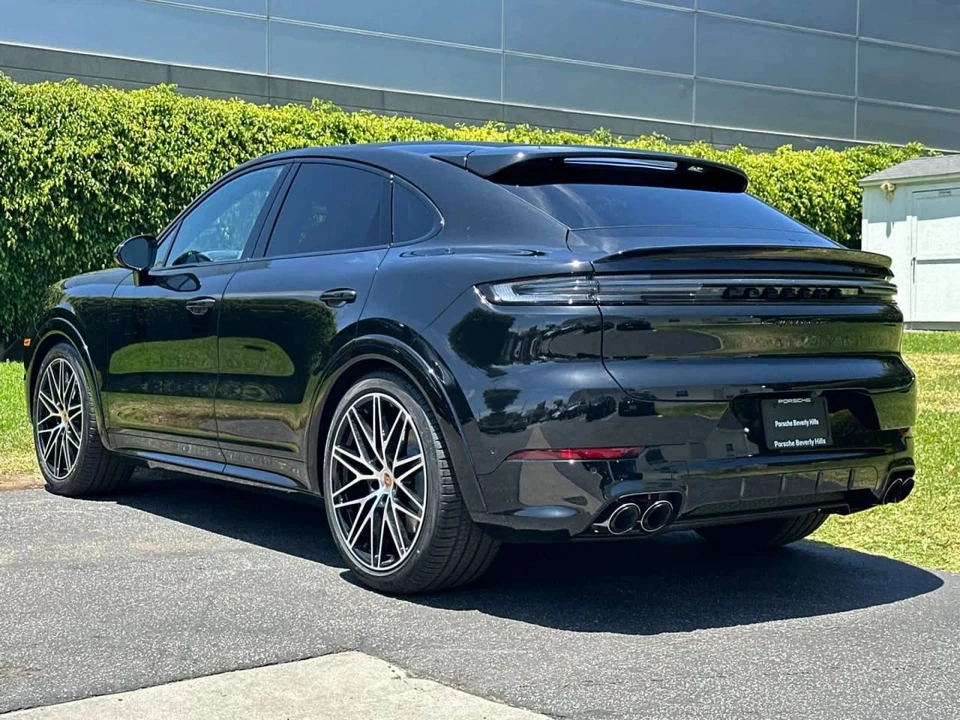 2026 Porsche 9Y0/9Y3 Cayenne GTS - Image 3 of 5