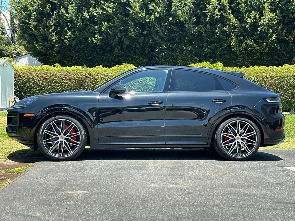 2026 Porsche 9Y0/9Y3 Cayenne GTS - Image 2 of 5