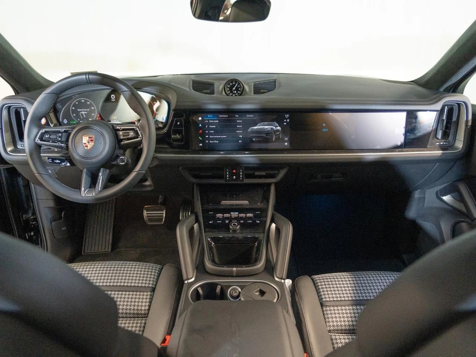 2026 Porsche 9Y0/9Y3 Cayenne GTS - Image 25 of 29