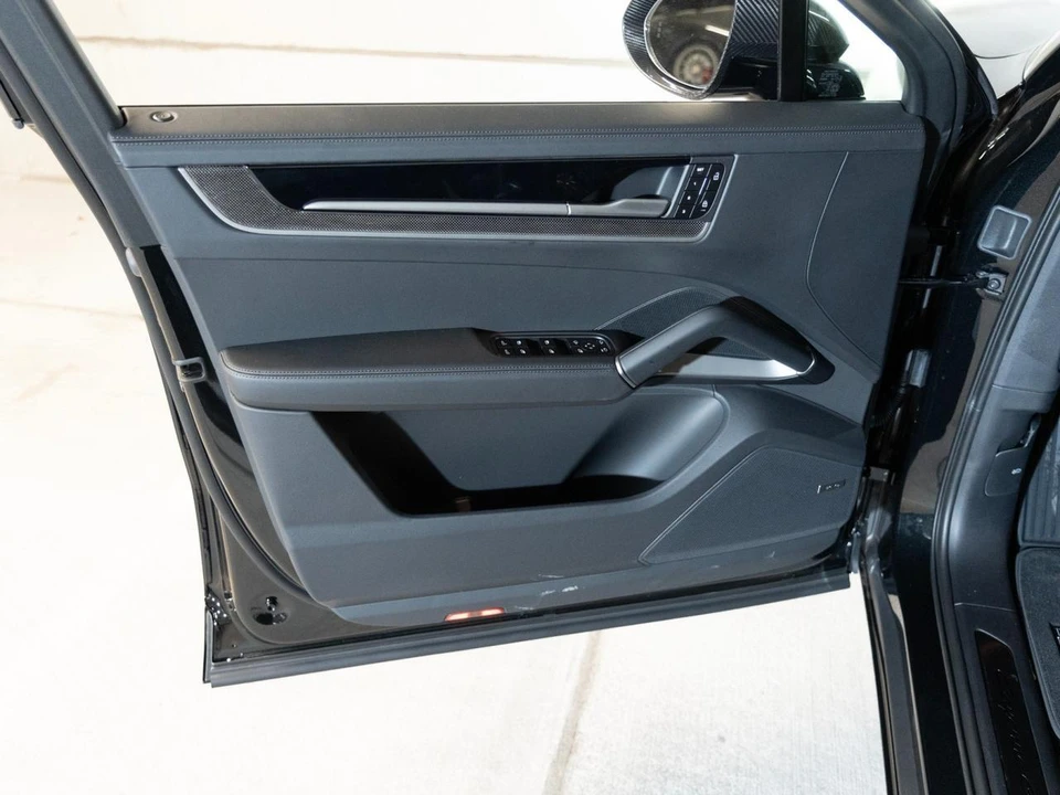 2026 Porsche 9Y0/9Y3 Cayenne GTS - Image 16 of 29