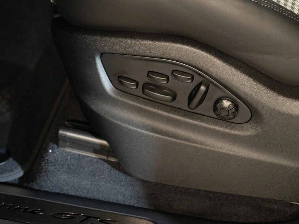 2026 Porsche 9Y0/9Y3 Cayenne GTS - Image 13 of 29