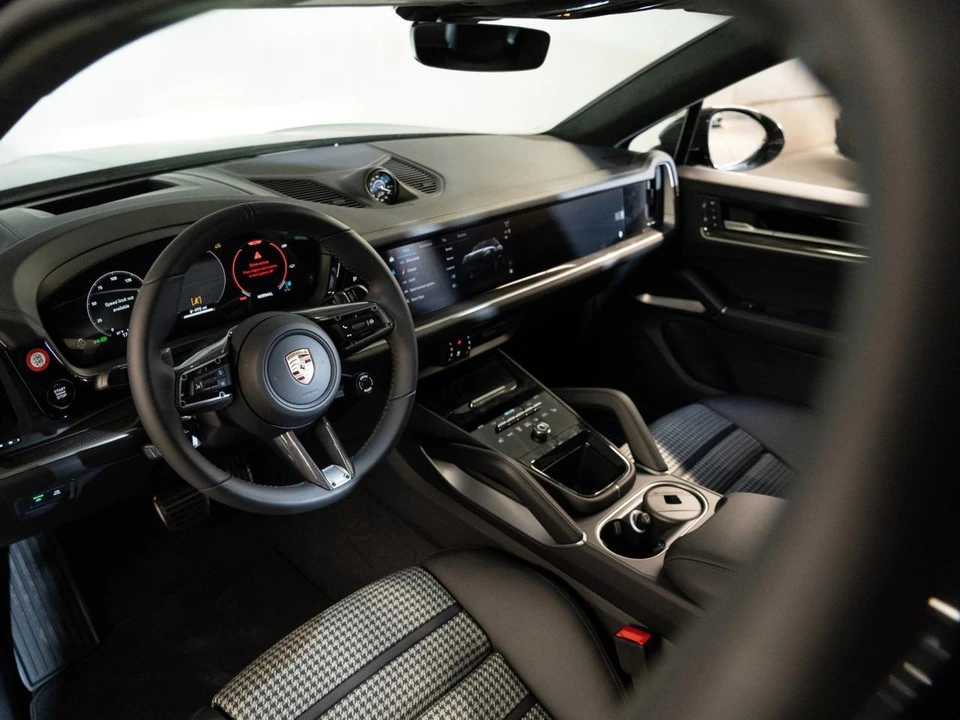 2026 Porsche 9Y0/9Y3 Cayenne GTS - Image 4 of 29