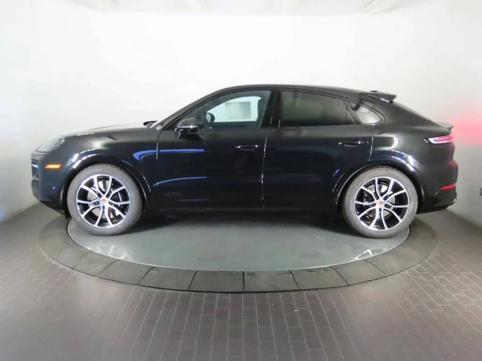 2026 Porsche 9Y0/9Y3 Cayenne GTS - Image 2 of 5