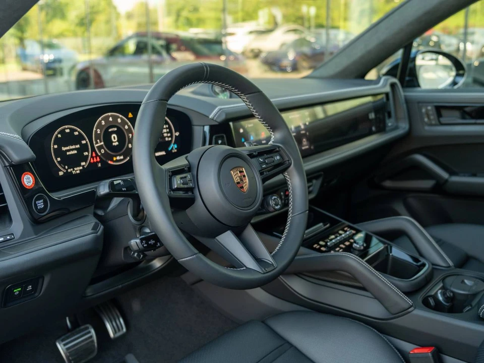 2026 Porsche 9Y0/9Y3 Cayenne GTS - Image 4 of 4