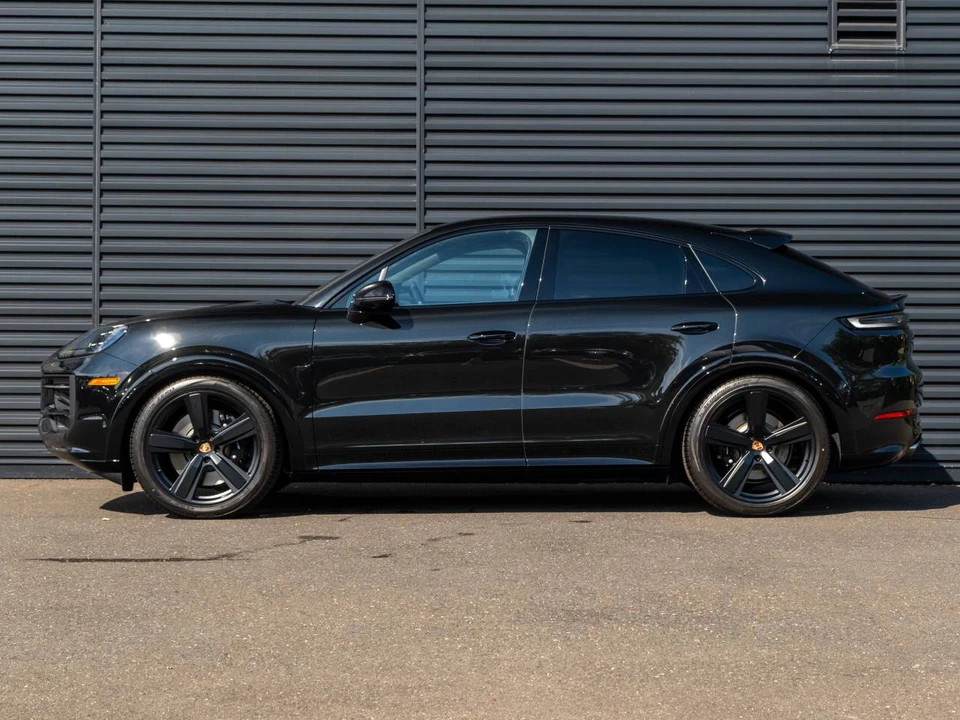 2026 Porsche 9Y0/9Y3 Cayenne GTS - Image 2 of 4