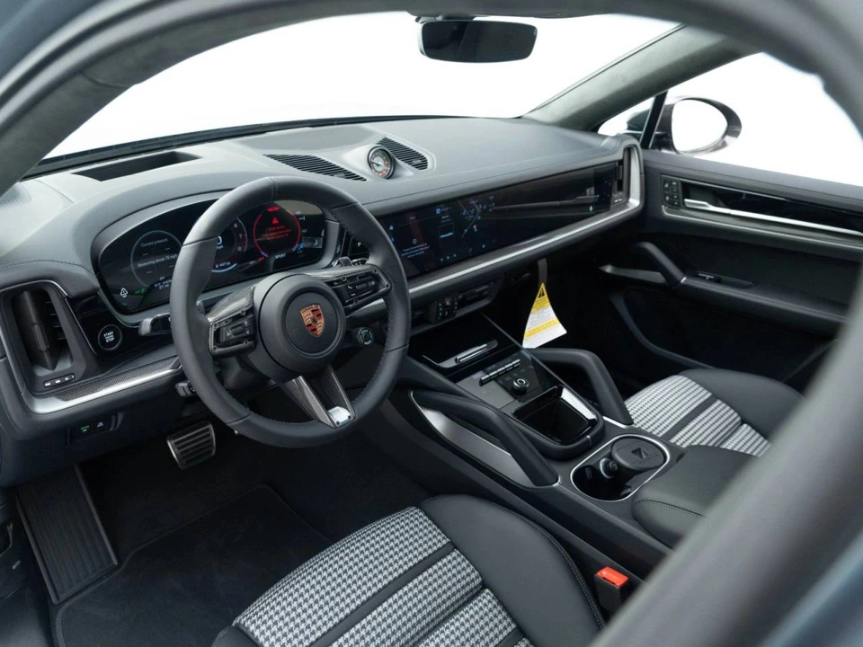 2026 Porsche 9Y0/9Y3 Cayenne GTS - Image 4 of 5