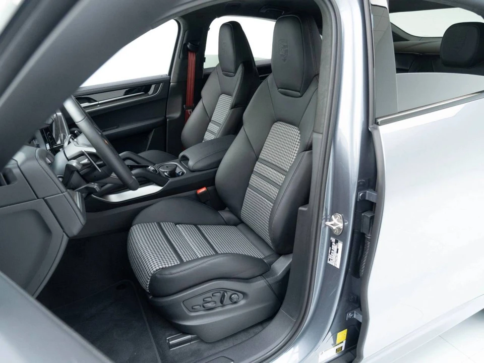 2026 Porsche 9Y0/9Y3 Cayenne GTS - Image 5 of 5