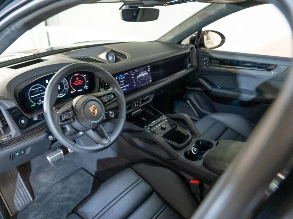 2026 Porsche 9Y0/9Y3 Cayenne GTS - Image 4 of 5