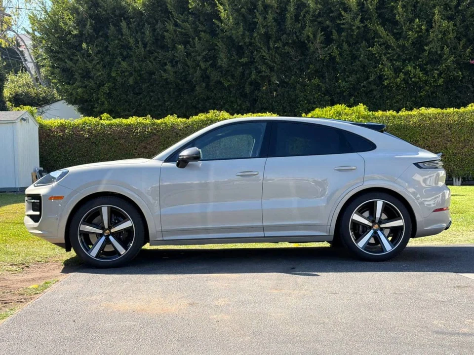 2026 Porsche 9Y0/9Y3 Cayenne GTS - Image 2 of 5