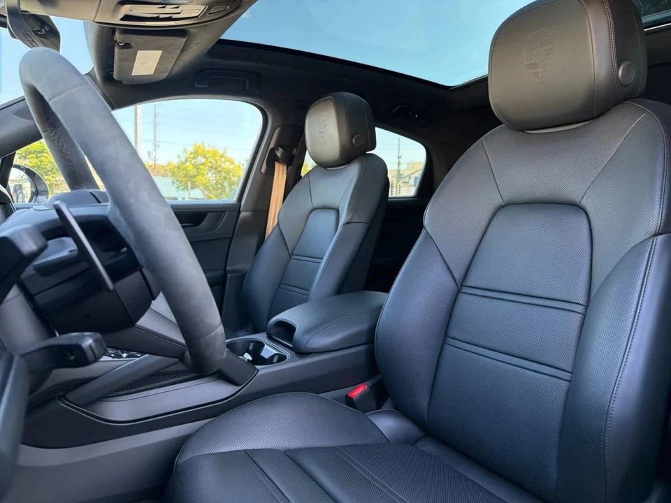 2026 Porsche 9Y0/9Y3 Cayenne GTS - Image 5 of 5