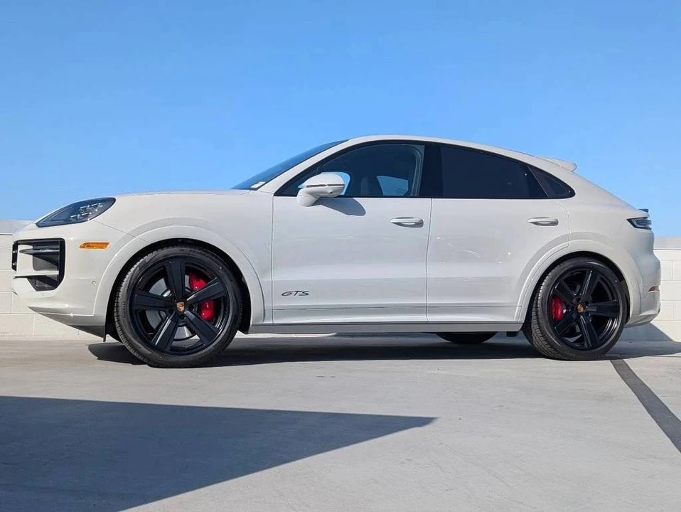 2026 Porsche 9Y0/9Y3 Cayenne GTS - Image 2 of 4