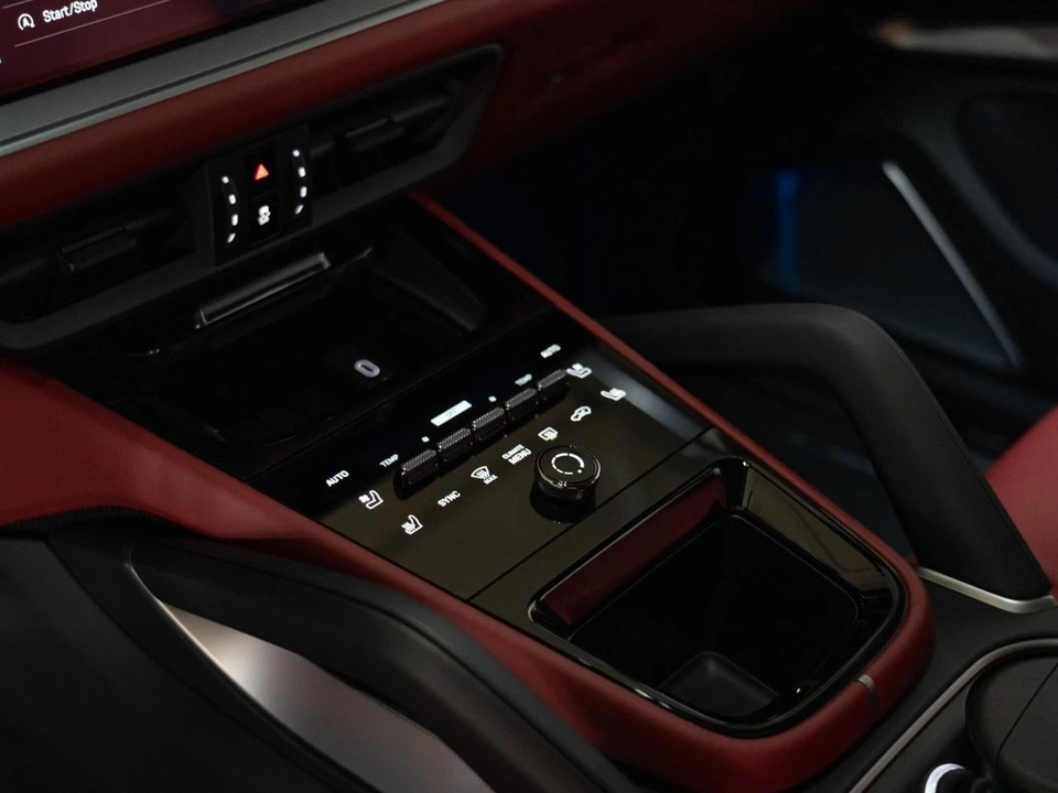 2026 Porsche 9Y0/9Y3 Cayenne GTS - Image 22 of 29
