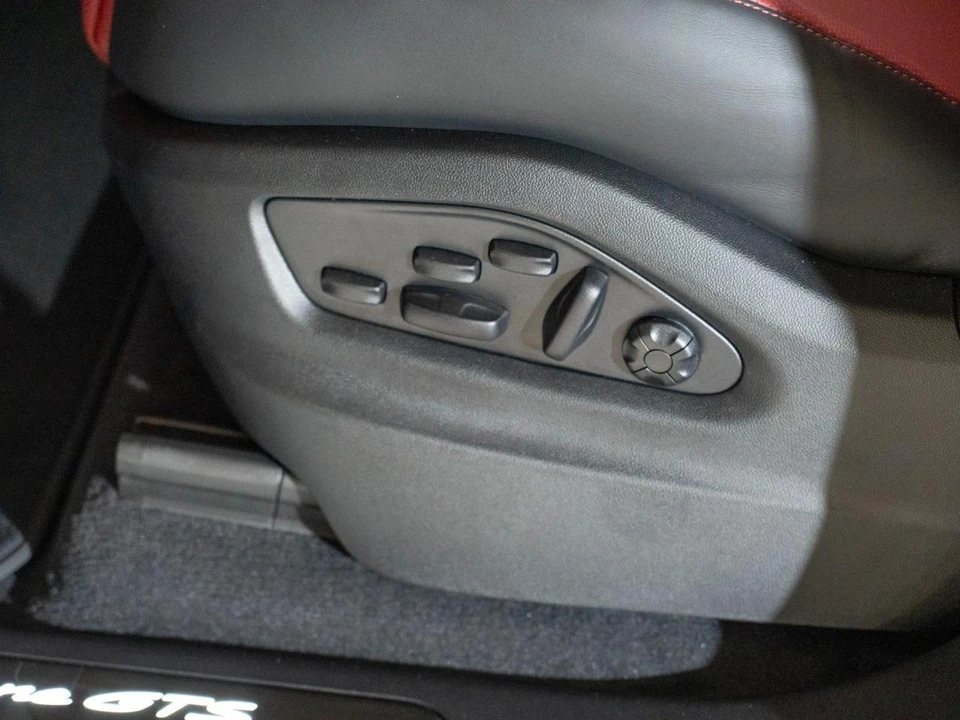 2026 Porsche 9Y0/9Y3 Cayenne GTS - Image 13 of 29