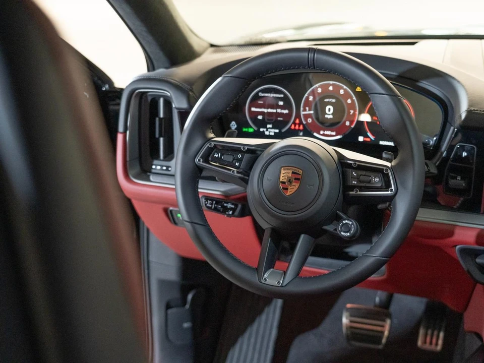 2026 Porsche 9Y0/9Y3 Cayenne GTS - Image 27 of 29