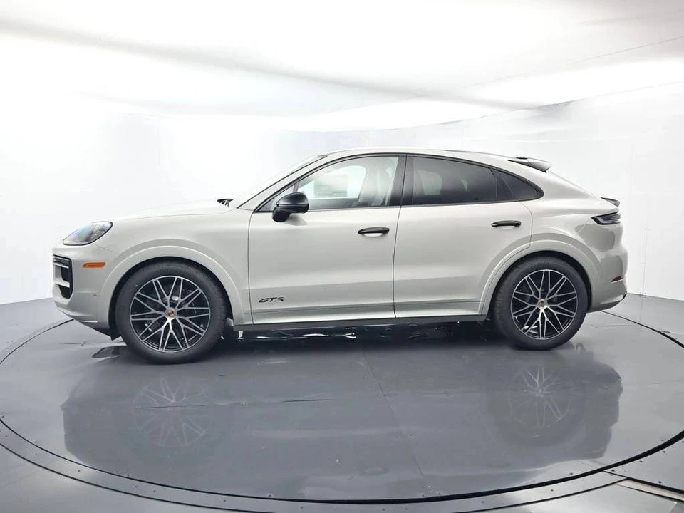 2026 Porsche 9Y0/9Y3 Cayenne GTS - Image 2 of 4