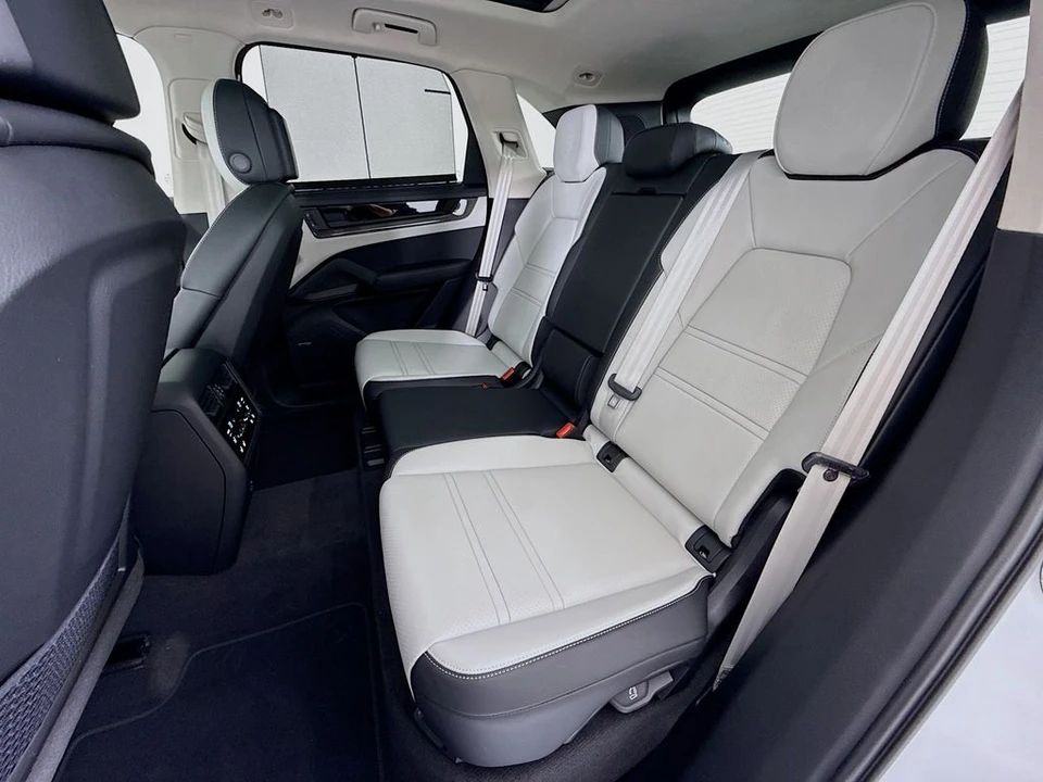 2026 Porsche 9Y0/9Y3 Cayenne GTS - Image 26 of 31
