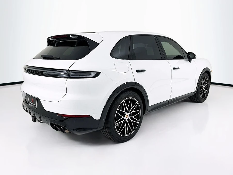 2026 Porsche 9Y0/9Y3 Cayenne GTS - Image 9 of 31