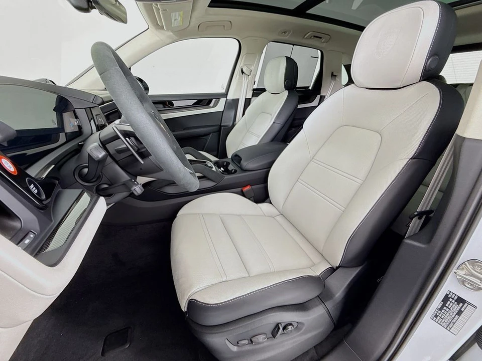 2026 Porsche 9Y0/9Y3 Cayenne GTS - Image 5 of 31