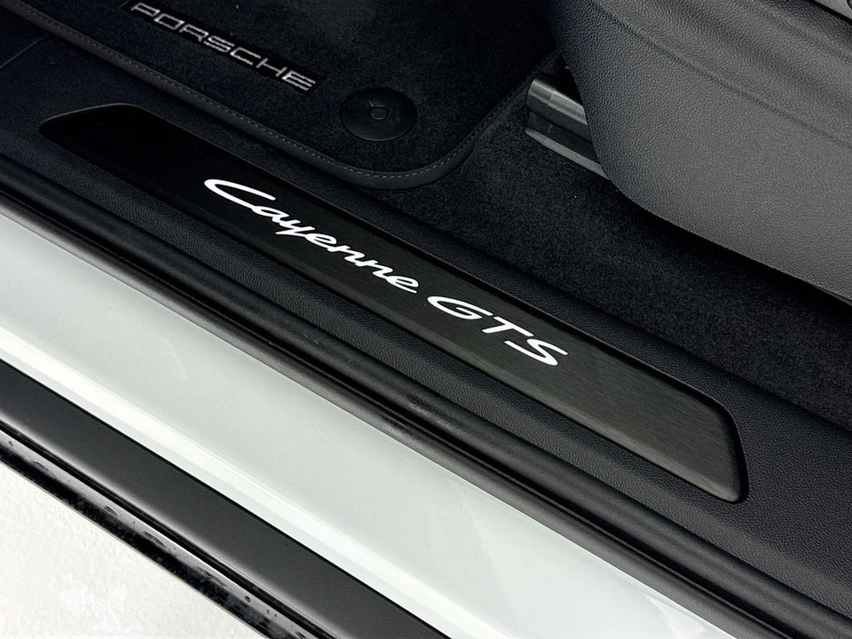 2026 Porsche 9Y0/9Y3 Cayenne GTS - Image 12 of 31