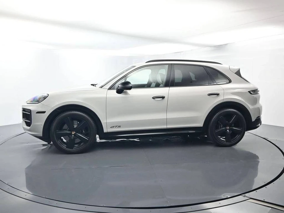 2026 Porsche 9Y0/9Y3 Cayenne GTS - Image 2 of 4