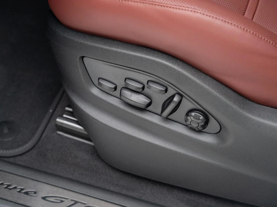 2026 Porsche 9Y0/9Y3 Cayenne GTS - Image 16 of 31