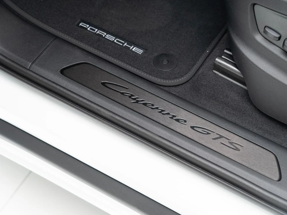 2026 Porsche 9Y0/9Y3 Cayenne GTS - Image 15 of 31