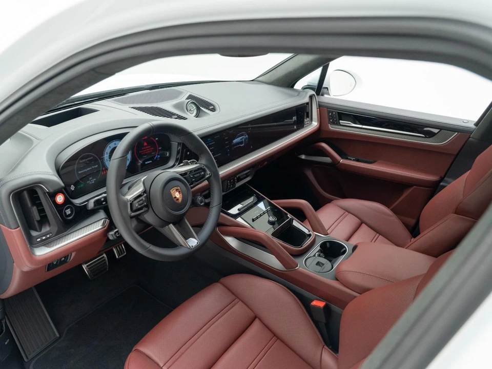 2026 Porsche 9Y0/9Y3 Cayenne GTS - Image 4 of 31