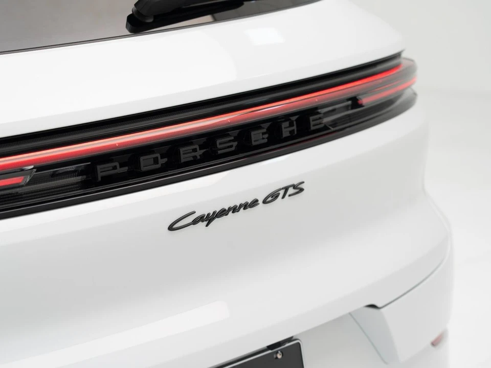 2026 Porsche 9Y0/9Y3 Cayenne GTS - Image 14 of 31